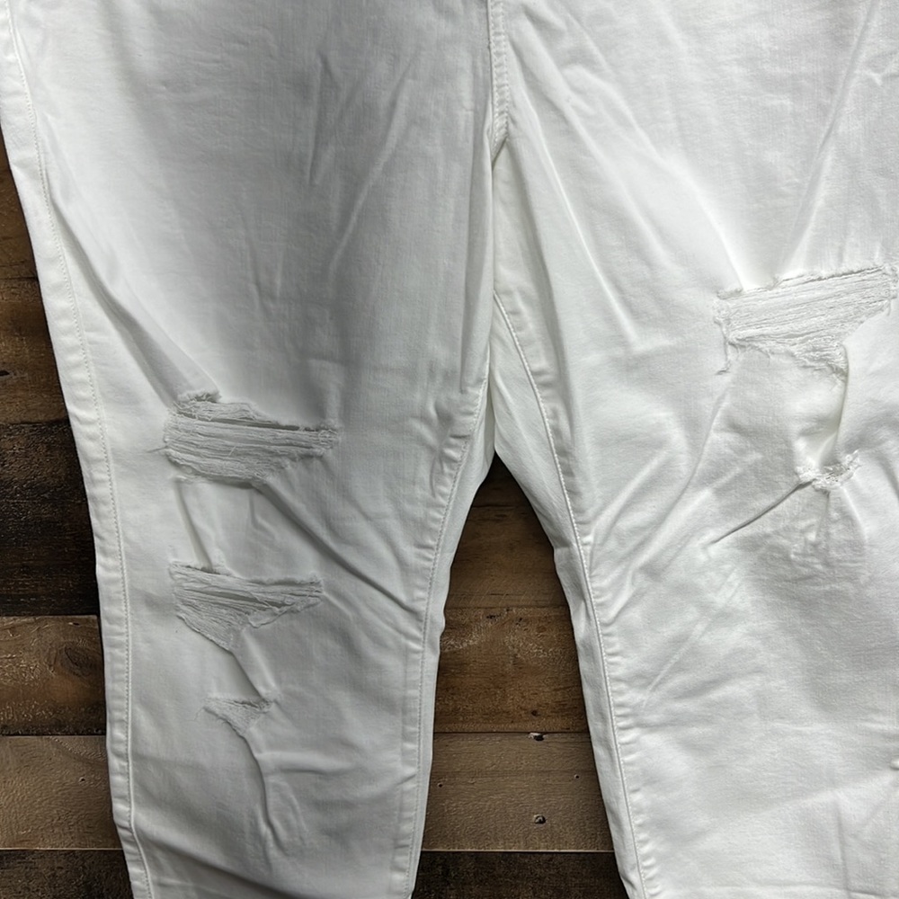 NWT Torrid‎ Jeggings White Distressed Jeans Women's Size 26 Short - Picture 2 of 5